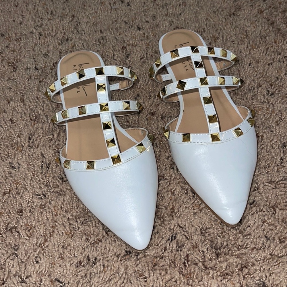 🔥🆕Nicole Miller white stud pointy slip on flats